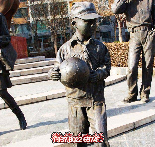 鑄銅雕塑，點(diǎn)綴小學(xué)廣場，傳遞小學(xué)生足球精神