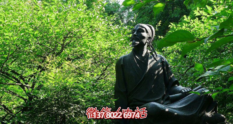 古代名人李白青銅雕塑，讓花園廣場坐擁舊韻