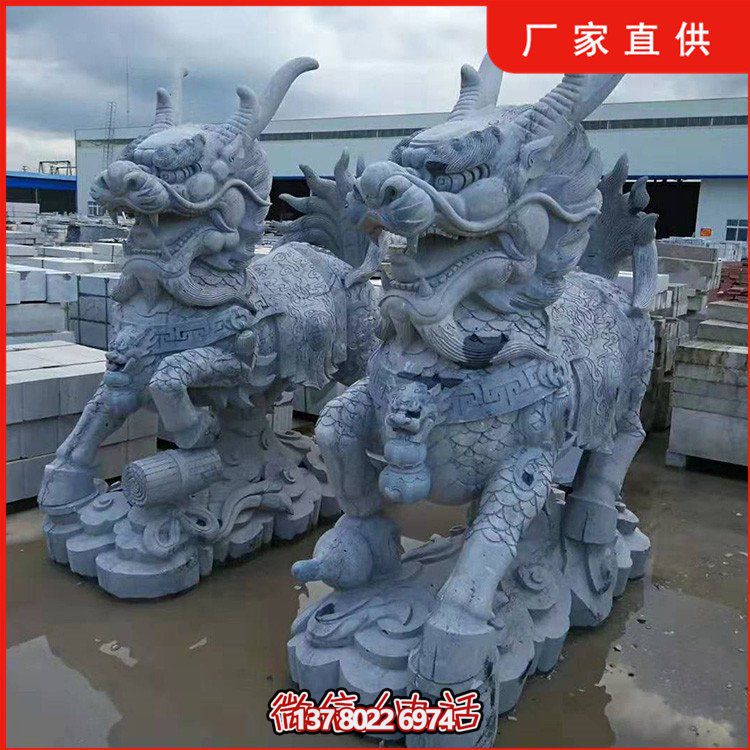 青石雕刻麒麟大型雕塑，為景區(qū)墓園增添靚麗風(fēng)采