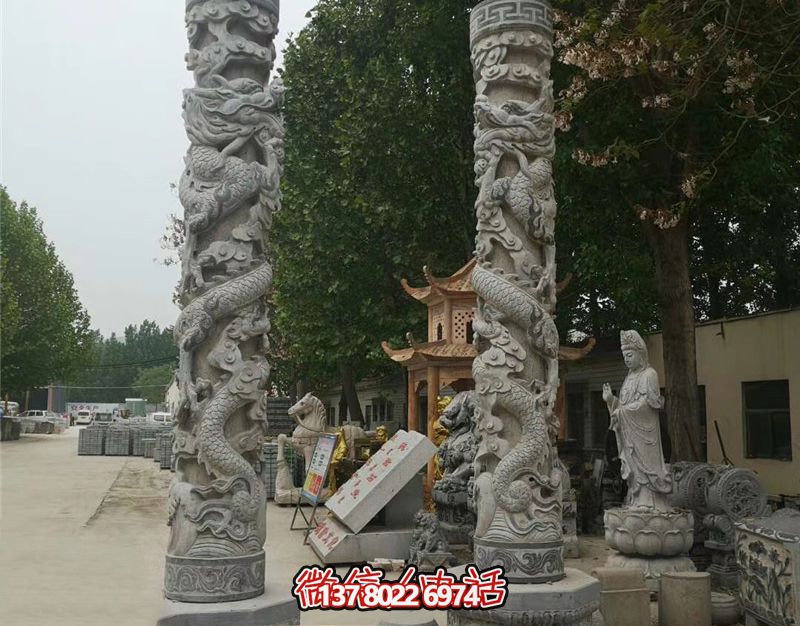 龍柱石雕，裝點寺廟門前