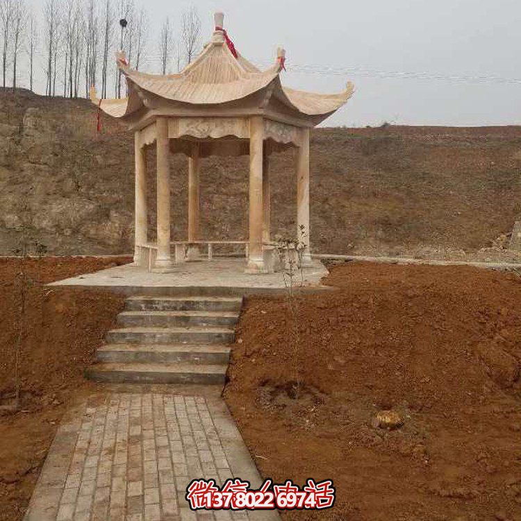 色彩斑斕的晚霞紅涼亭，讓您享受中式園林的繽紛景點
