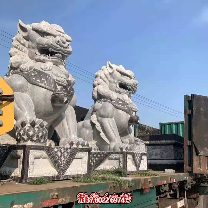 青石制大型仿真獅子雕塑，為鎮(zhèn)宅增添獨特魅力