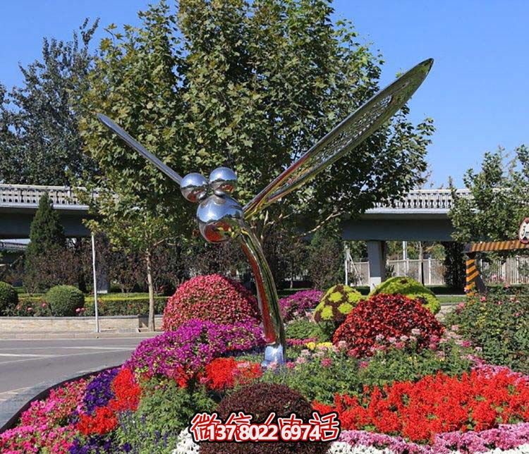 大型不銹鋼蜻蜓雕塑，給城市花園添彩