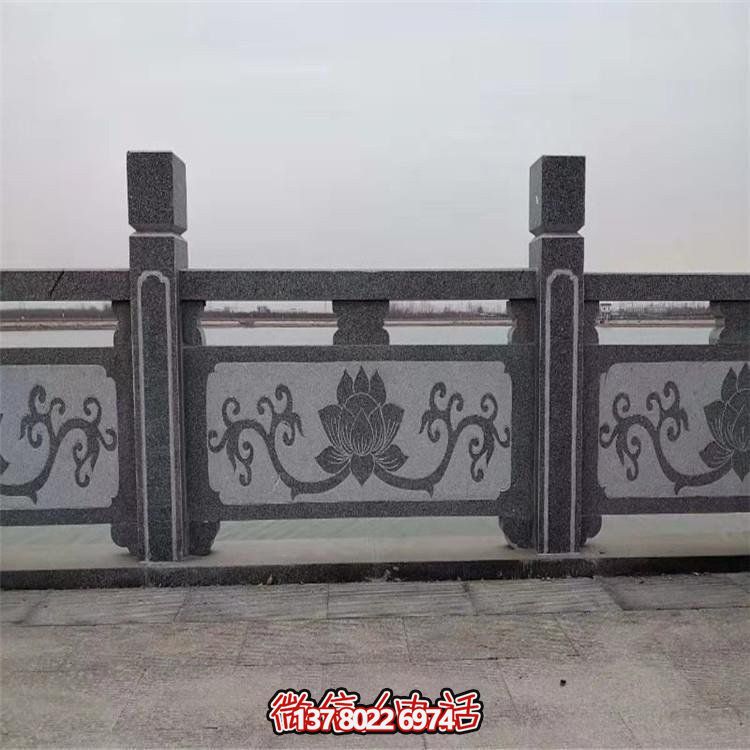 花崗巖護(hù)欄——完美結(jié)合精美雕刻與經(jīng)典欄桿扶手，為寺廟景點(diǎn)帶來外觀華麗的裝飾