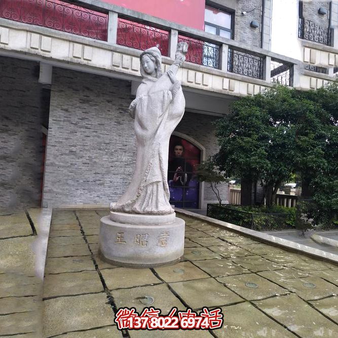 傳承歷史的美，贊美女王的神奇雕像