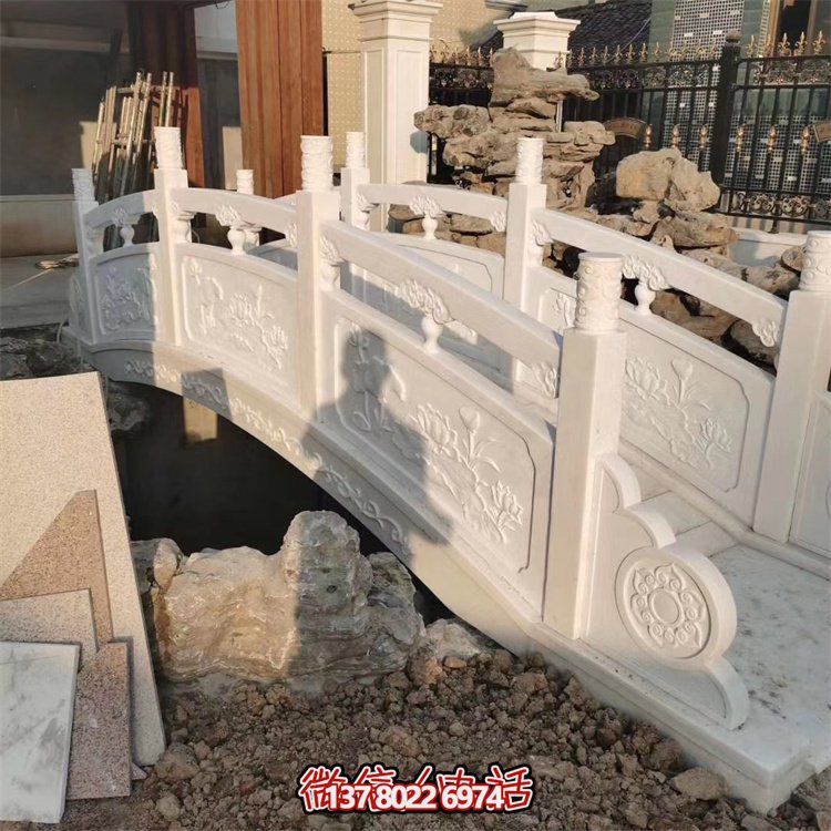 精美大理石雕刻欄桿，為景區(qū)公園拱橋添加裝飾美感和防護(hù)功能