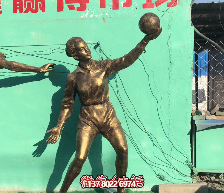 大型玻璃鋼排球?qū)W生雕塑，為廣場增添活力