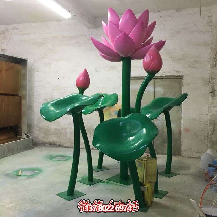 大型不銹鋼彩繪蓮花擺件，為游樂場、商場、戶外公園增色