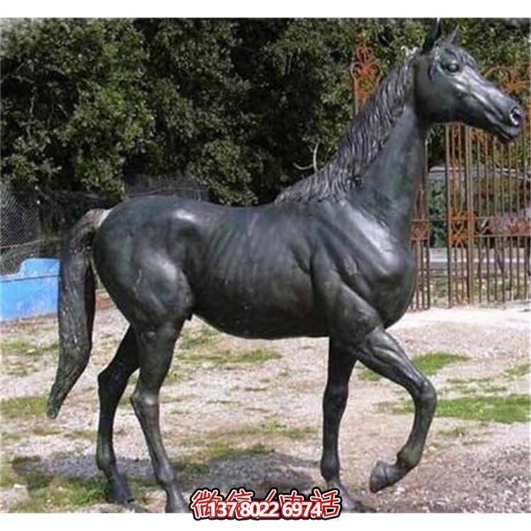 玻璃鋼仿銅馬雕塑，為園林廣場增添獨特魅力
