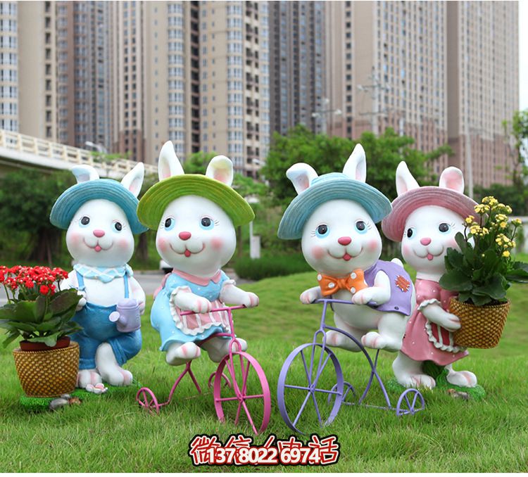 可愛兔子雕塑，為您的草坪添彩