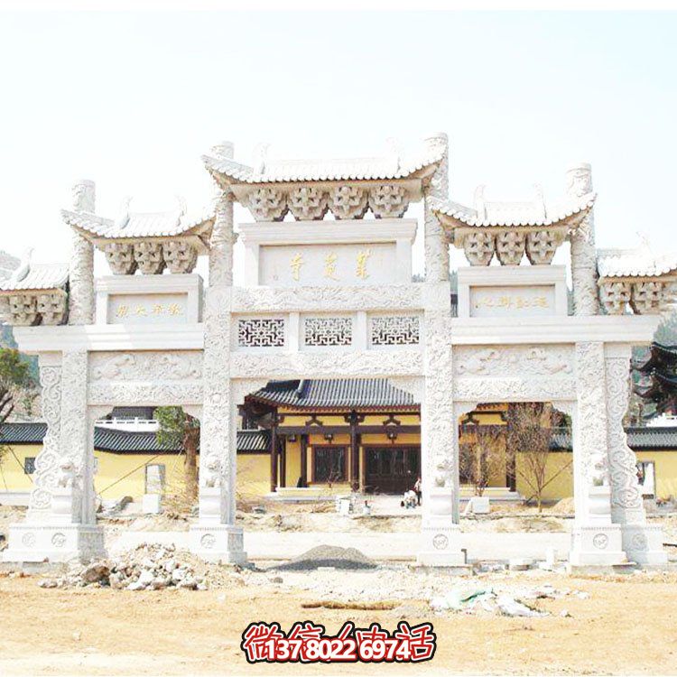 精細(xì)工藝刻石牌坊，裝點小區(qū)村口