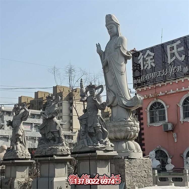 精美關(guān)公、佛像和石獅子雕刻，青石裝點(diǎn)美化廣場(chǎng)