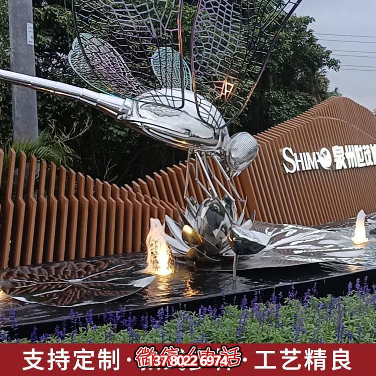 大型不銹鋼雕塑，為城市酒店、公園、商場及水景環(huán)境增添獨(dú)特景觀
