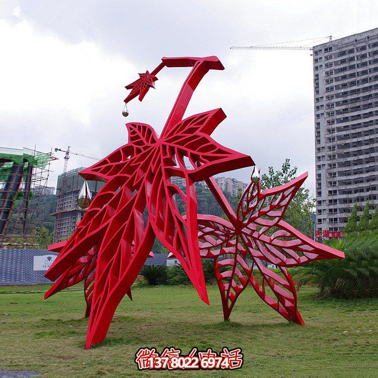 紅色不銹鋼楓葉景觀雕塑，精美絕倫