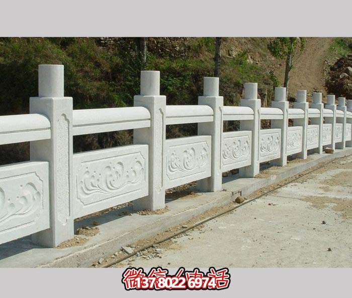 漢白玉欄桿石雕，為景區(qū)山道增添美感