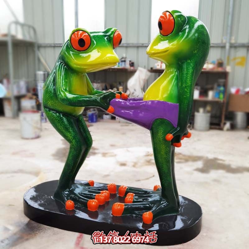 逗趣玻璃鋼青蛙雕塑，為景區(qū)增色不只