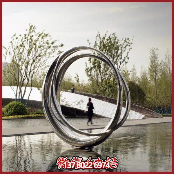大型不銹鋼鏡面圓環(huán)擺件，點(diǎn)綴園林環(huán)境