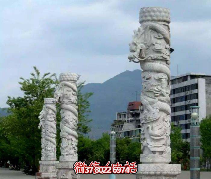 集大理石、石雕、龍柱于一體的大理景觀廣場