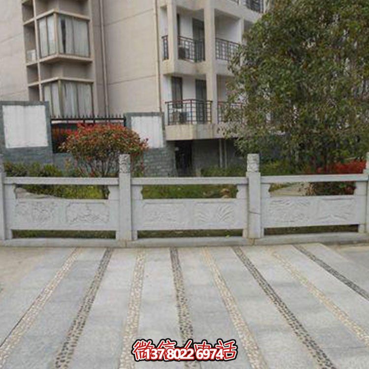 高品質(zhì)青石雕刻欄桿欄板，為您的小區(qū)裝飾添彩