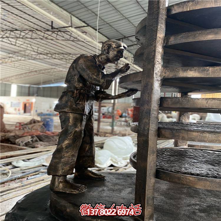 玻璃鋼仿銅人物擺件，點(diǎn)綴戶外園林景觀