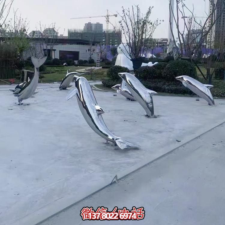 海豚不銹鋼雕塑，點綴小區(qū)樓盤綠化裝飾