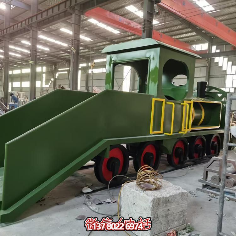 精致不銹鋼車(chē)頭雕塑，給游樂(lè)園增添時(shí)尚色彩
