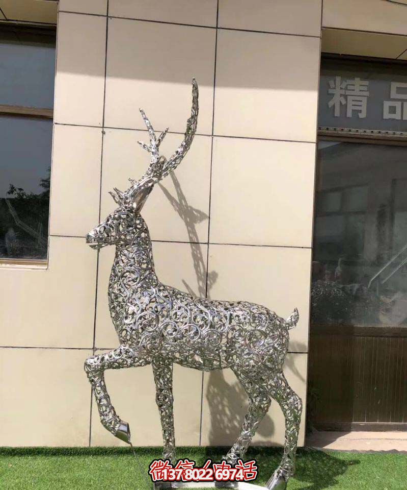 不銹鋼梅花鹿雕塑，走出別墅的美