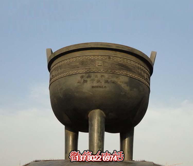 大型青銅圓形香爐，裝飾廣場景區(qū)