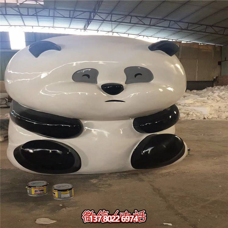 玻璃鋼雕塑熊貓公仔，環(huán)?？ㄍ〝[放裝飾商場