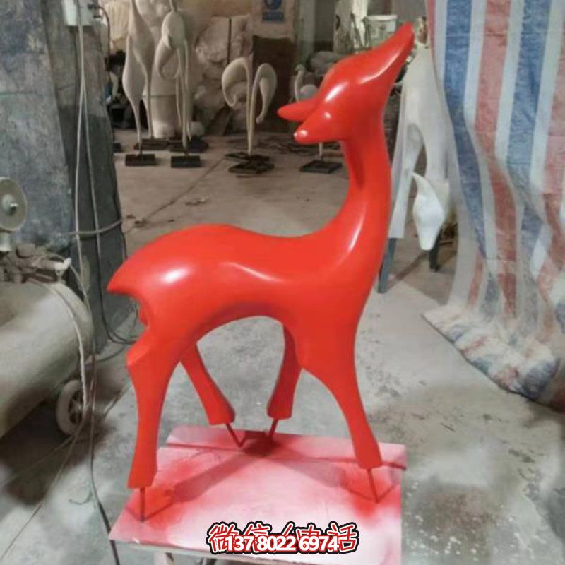 玻璃鋼制紅色梅花鹿雕塑，裝點(diǎn)別墅小區(qū)精致美觀
