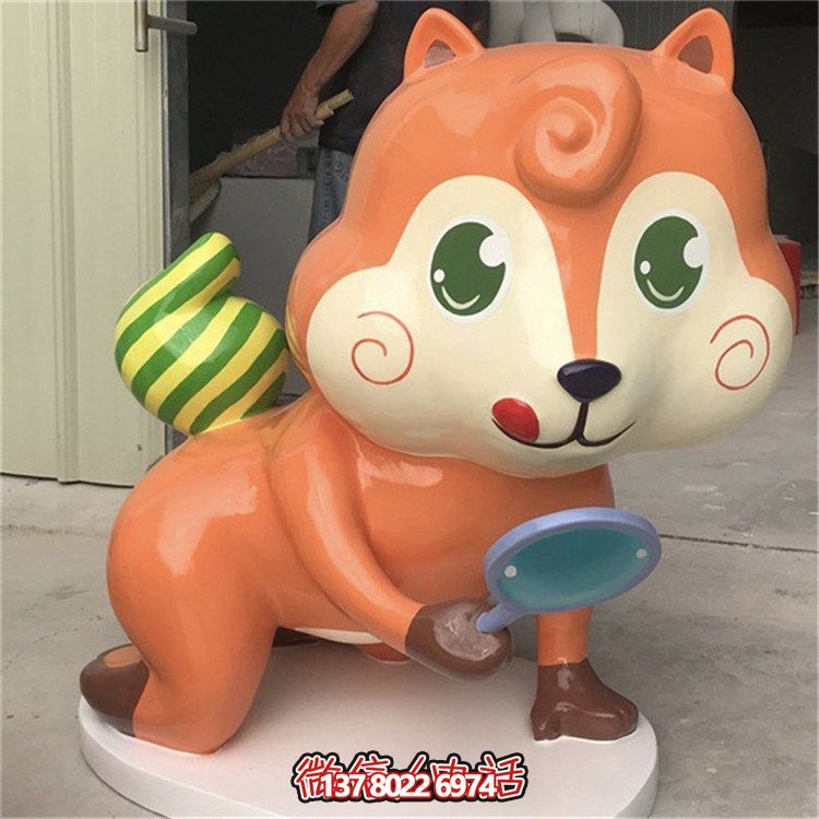 玻璃鋼結(jié)構(gòu)兒童樂園，卡通松鼠公仔裝飾