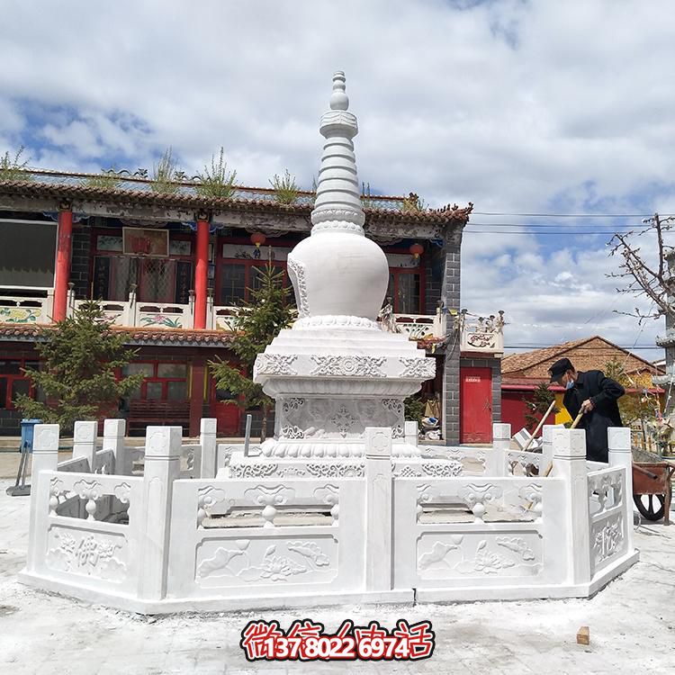 大型石雕舍利塔，宗教寺廟裝置