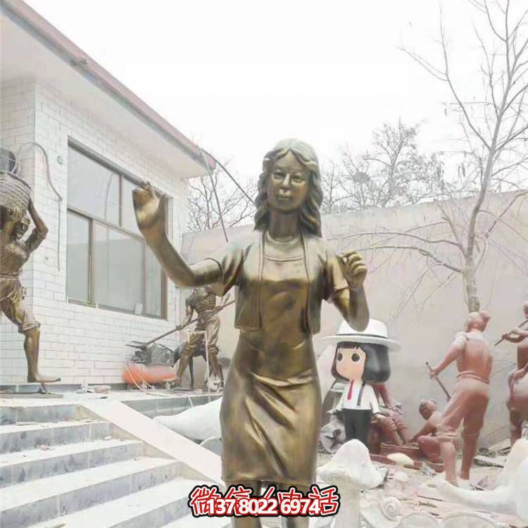 仿銅雕塑玻璃鋼抽象人物，為公園戶外裝飾