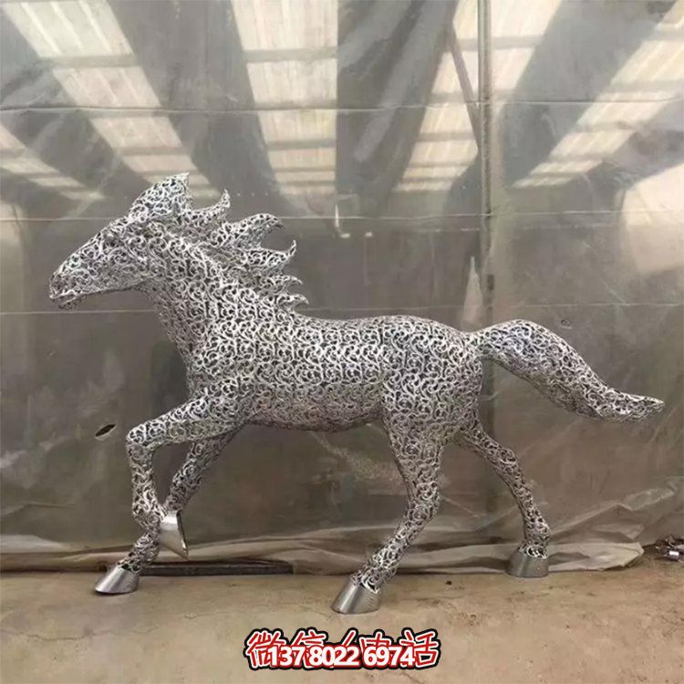 不銹鋼創(chuàng)意馬鏤空雕塑，為戶外廣場草地?cái)[放