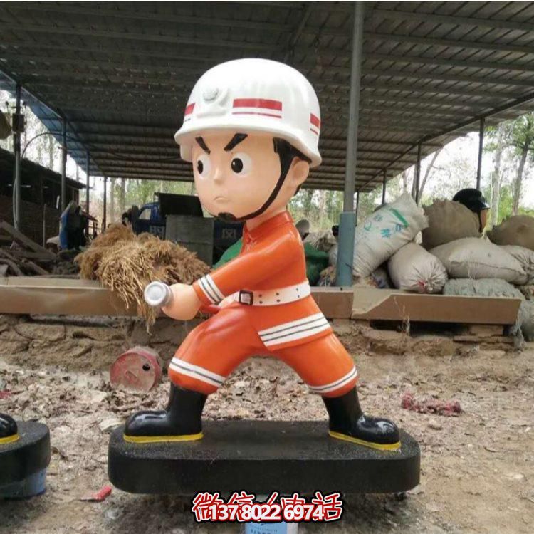 消防英雄銅雕塑像，為廣場添彩