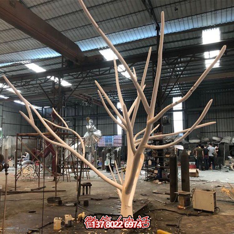 大型玻璃鋼雕塑，給酒店裝飾帶來(lái)創(chuàng)意景觀