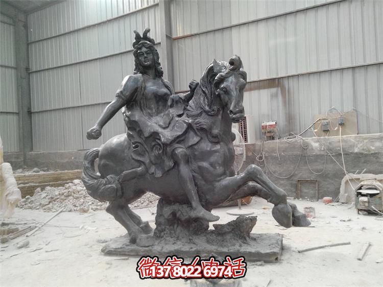超越傳統(tǒng)，探索未知的玻璃鋼騎馬擺件