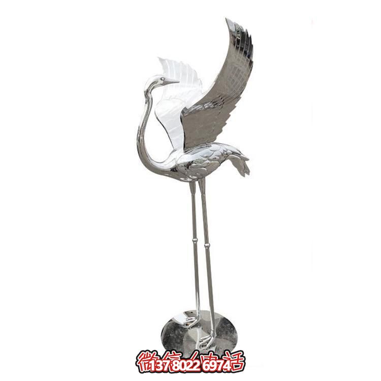 鏡面不銹鋼仙鶴雕塑，質(zhì)樸自然，展翅回頭
