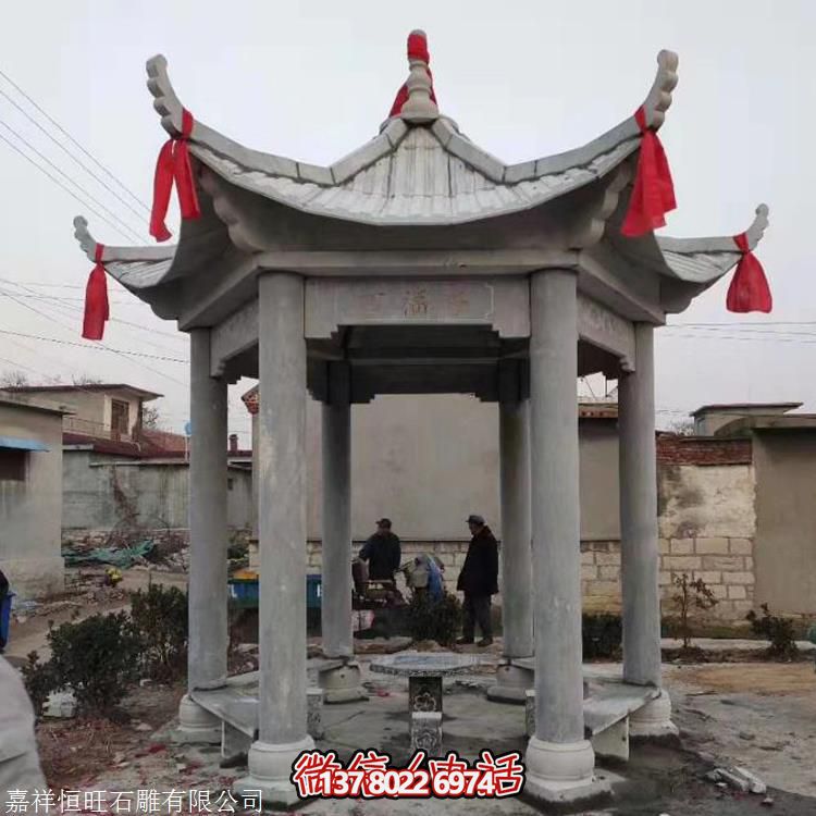 仿古石雕亭子，增添學校公園獨特韻味