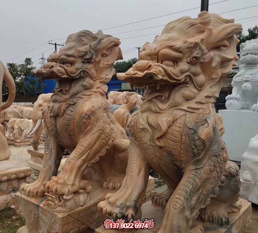 大型黃蠟石麒麟雕塑，點(diǎn)綴廣場(chǎng)景觀