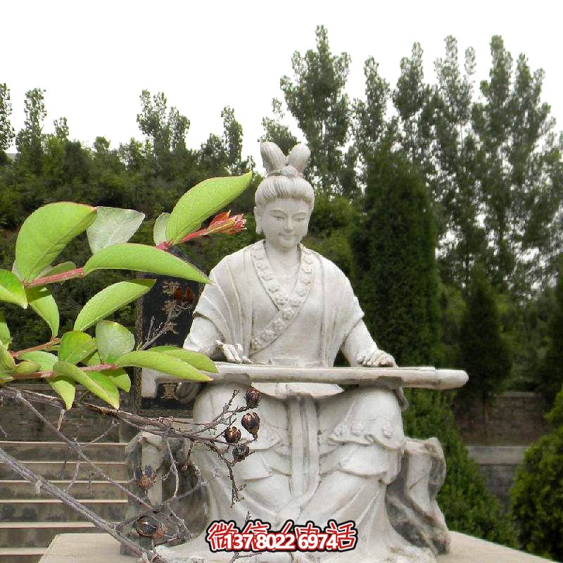 彈琴游玩古代景區(qū)，感受石雕雕塑之美