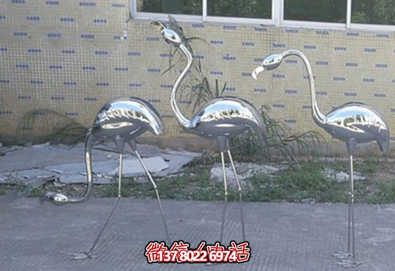 不銹鋼火烈鳥雕塑，完美擺放于室內外庭院