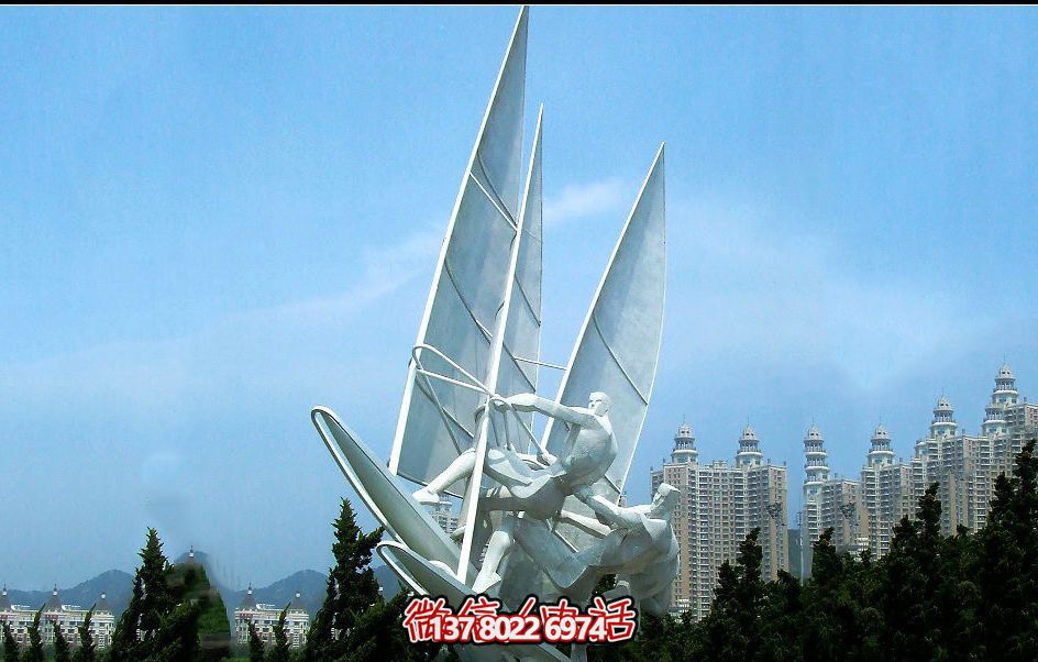 精美別墅鏤空雕塑點綴園林景觀，打造創(chuàng)意帆船