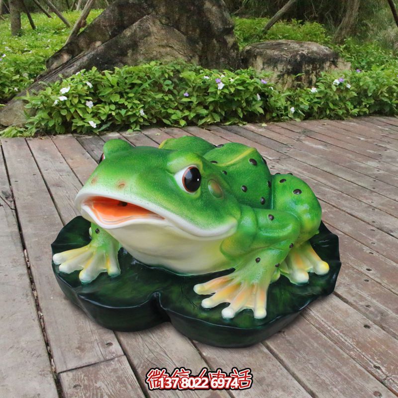 創(chuàng)意玻璃鋼青蛙雕塑，為廣場(chǎng)增添活力
