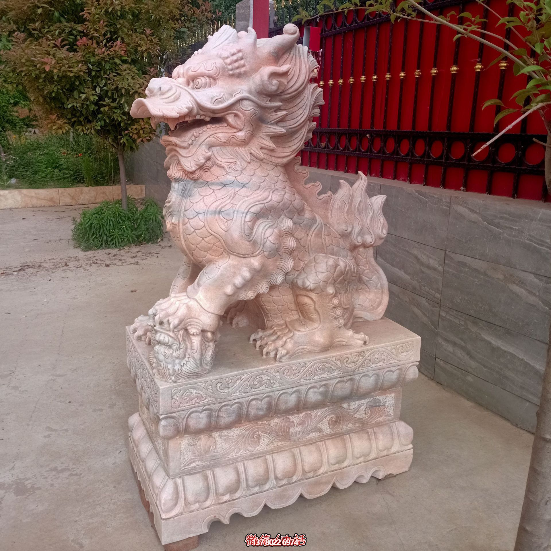大型仿真麒麟雕塑，增添寺廟園林景觀紅晚霞之美