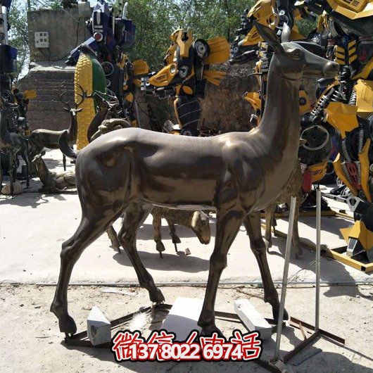 精美雕塑鹿，點(diǎn)綴園林景觀，增添藝術(shù)氣息