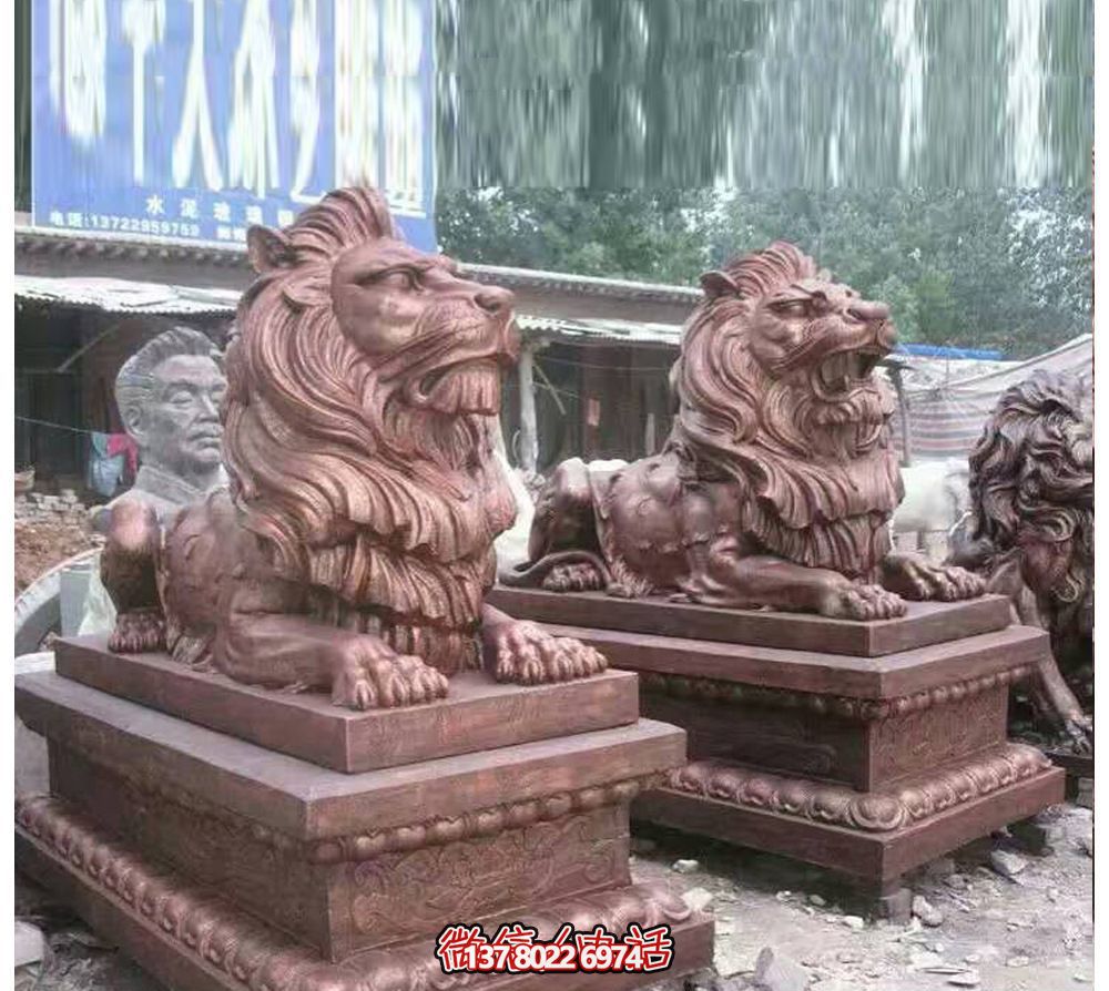 趴窩紅雕獅子仿真雕塑，守護晚霞鎮(zhèn)宅之美