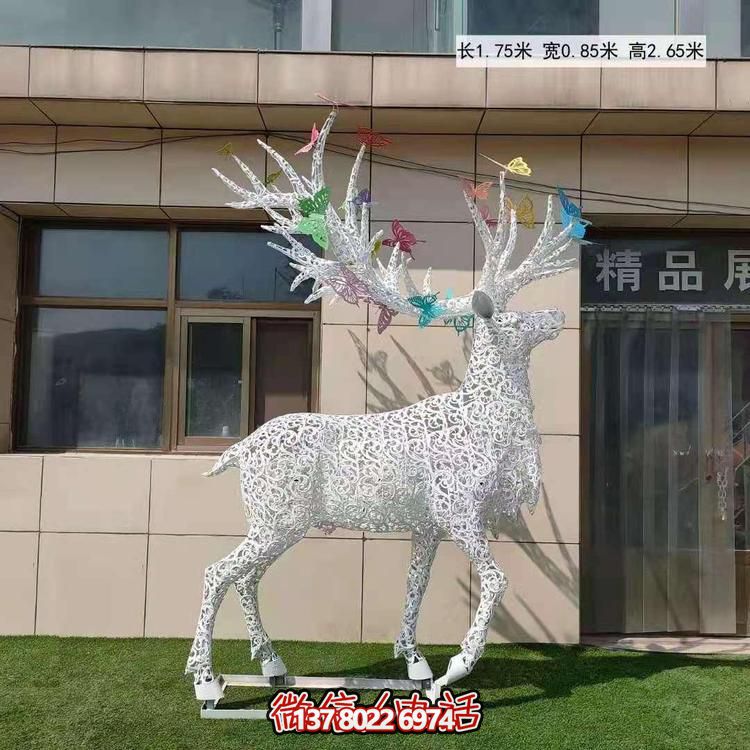 不銹鋼鹿角鏤空梅花亮化雕塑，為景觀廣場(chǎng)擺放