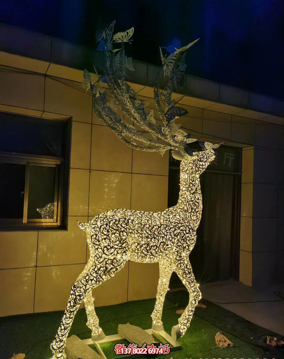 精美不銹鋼梅花鹿雕塑照明裝置，點(diǎn)綴廣場(chǎng)之美