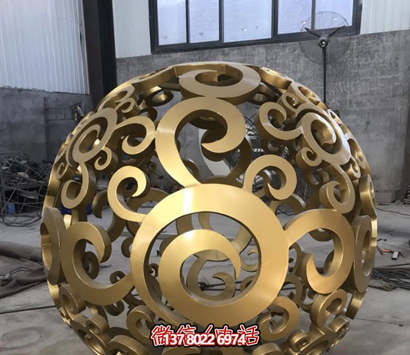 不銹鋼鏤空球雕塑，美化戶外景觀